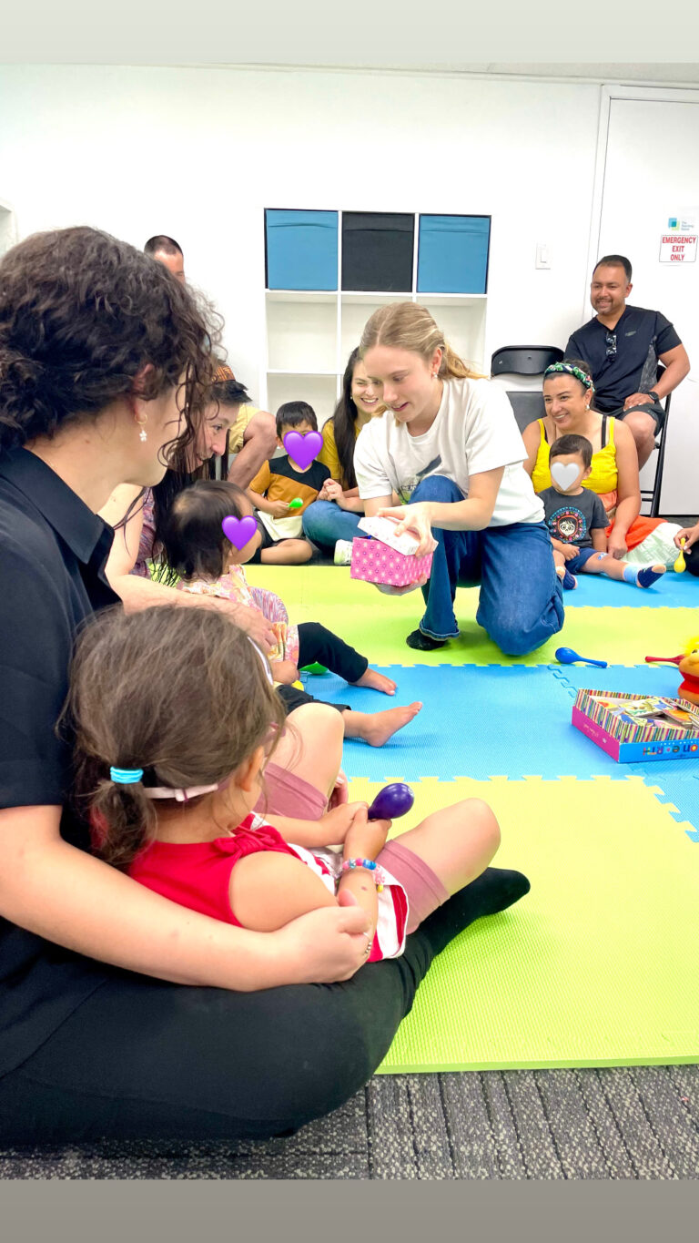 spanish class for toddlers and their mothers.